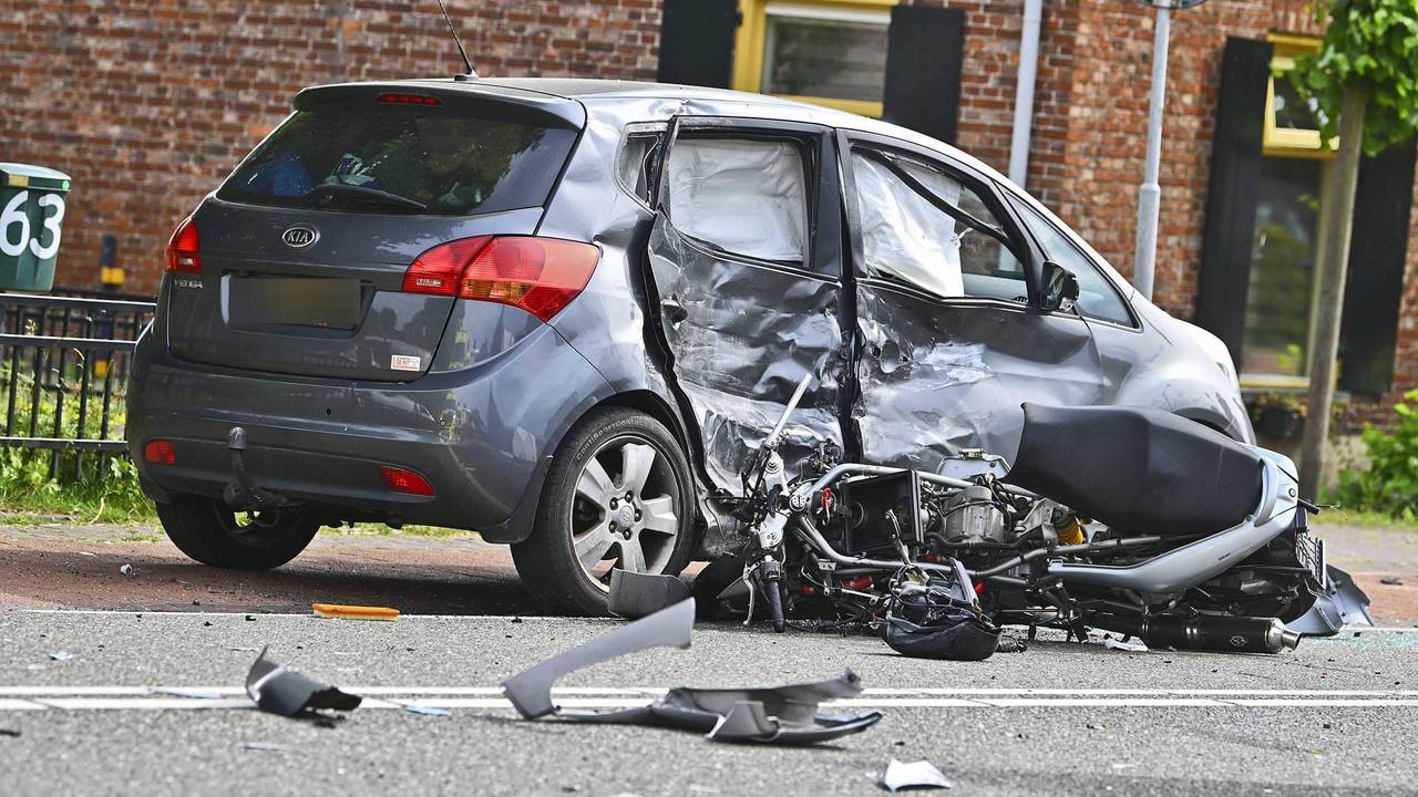 Motorrijder overleden door zwaar ongeval (Rico Vogels / Persbureau Heitink).
