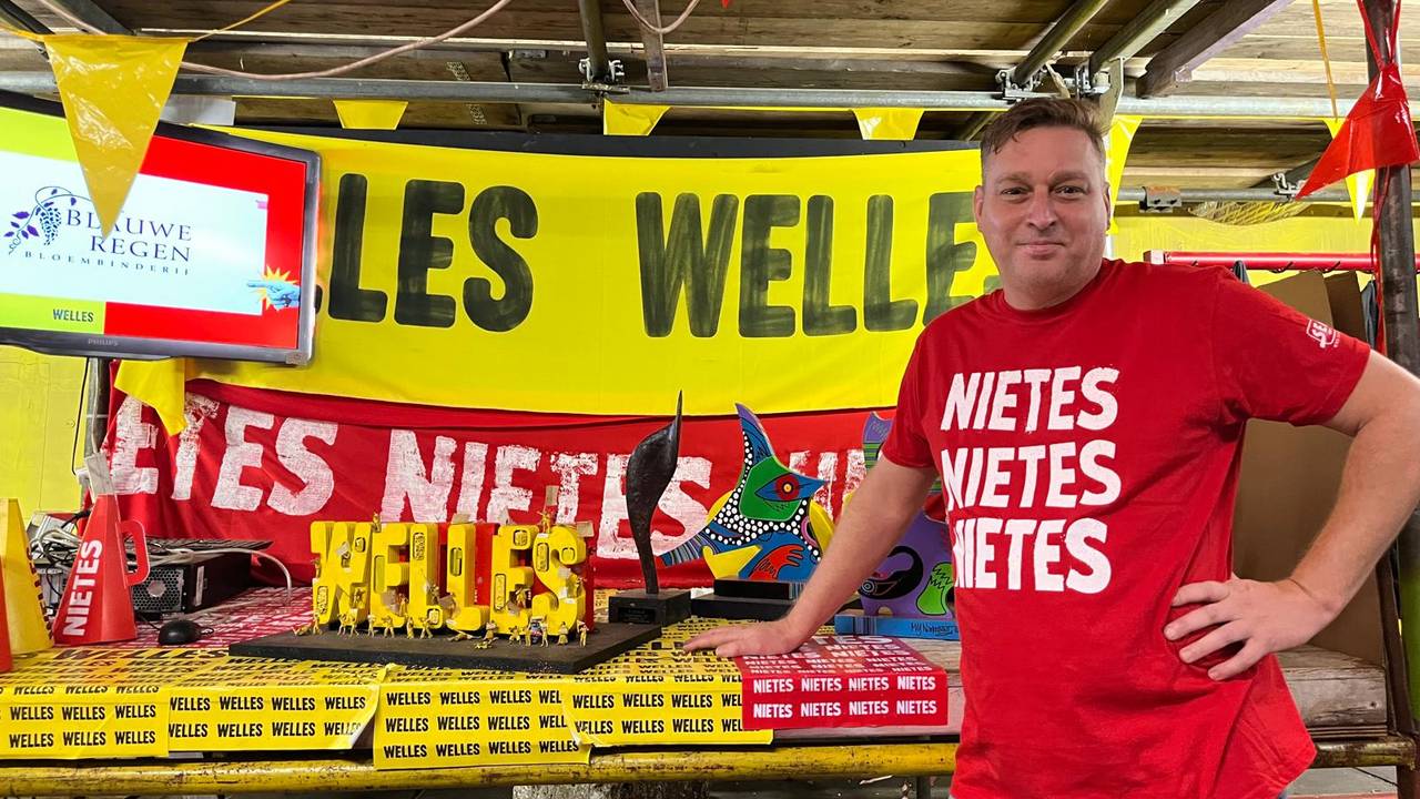 Henri bij het ontwerp van zijn buurtschap Molenstraat dit jaar (eigen foto).