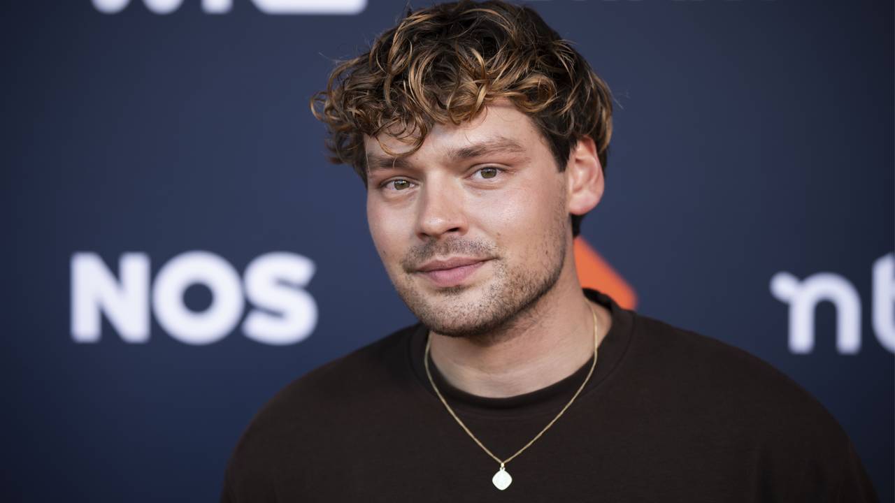 Acteur Soy Kroon valt door decorstuk bij repetities en raakt geblesseerd
