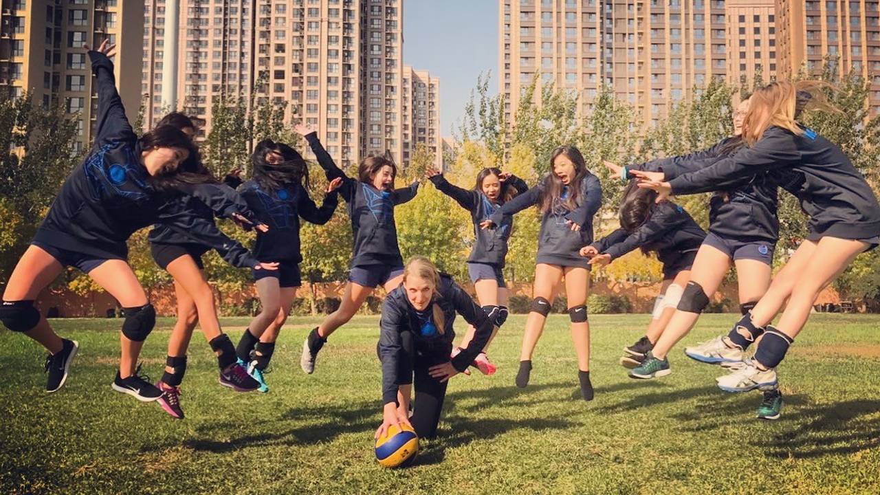 Ann reist als gymjuf de hele wereld rond, van New York tot Shanghai