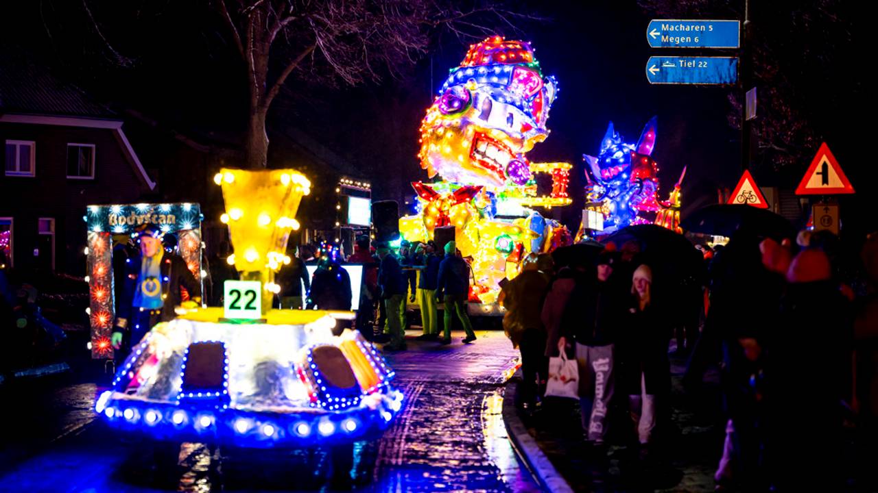 Verlichte Optocht Knollenrijk (Berghem)(foto: Eye4images).