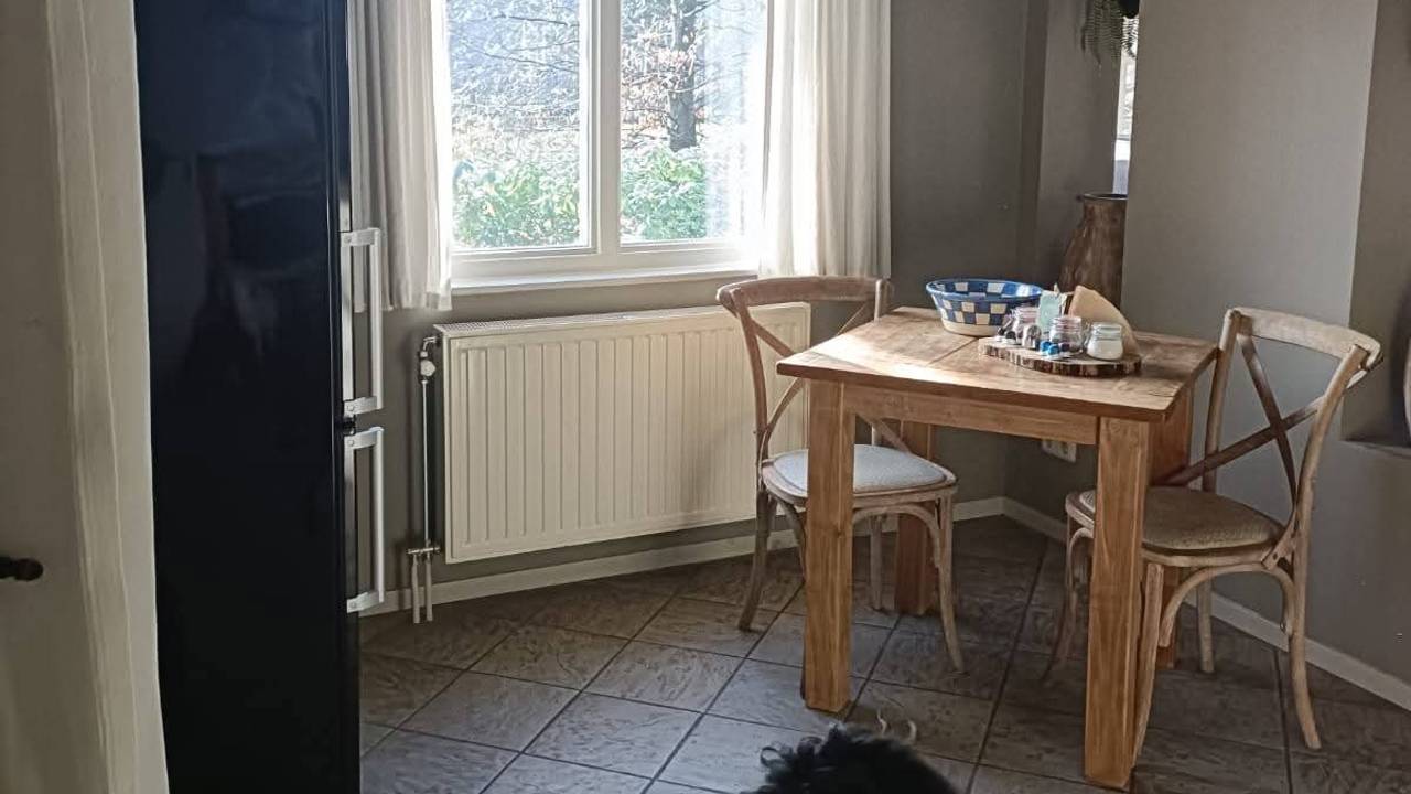 Foto's van een van de vakantiehuisjes die de vrouw zogenaamd verhuurd (foto: gedupeerden).