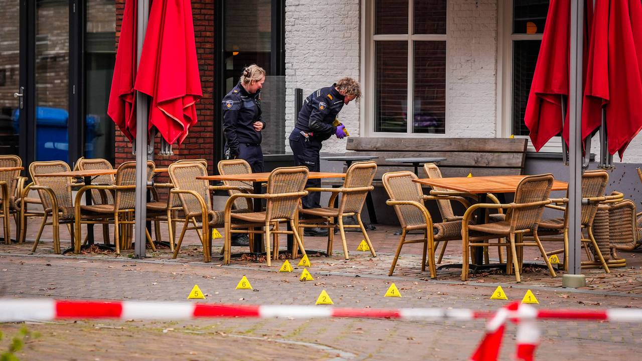 De politie doet onderzoek in het centrum van Best (Foto: Persbureau Heitink).