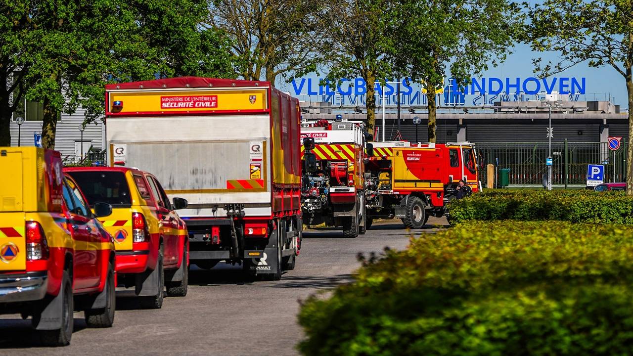 Eerste hulpverleners arriveren op Eindhoven Airport (foto: SQ Vision).
