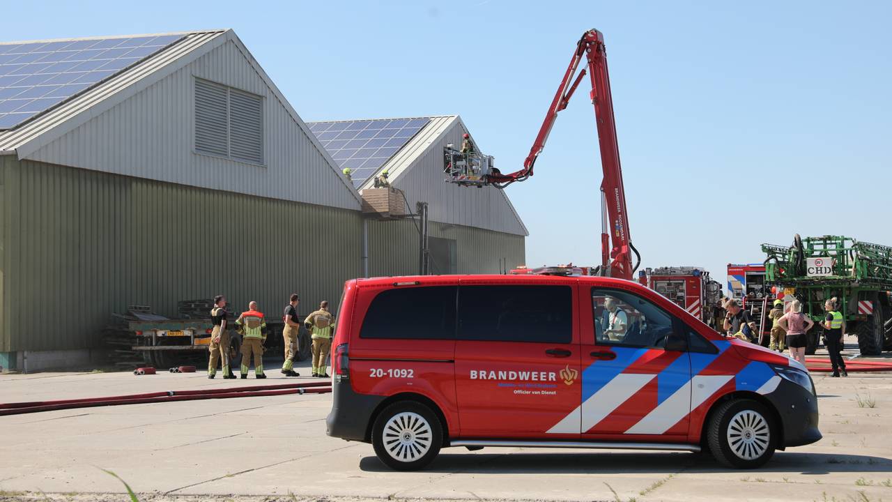 Brand uitgebroken in loods Kruisland (foto: Christian Traets / Persbureau Heitink).