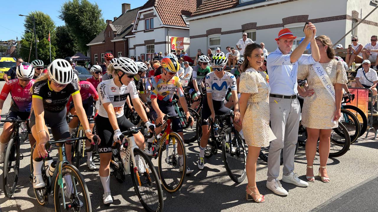 De start van de vrouwenkoers (foto: Ruud Ritzen).