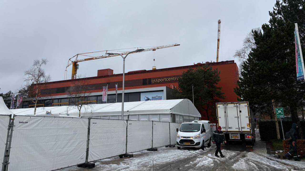 Sneeuw door kranen van dak gehaald, vanavond weer ijshockey in Tilburg