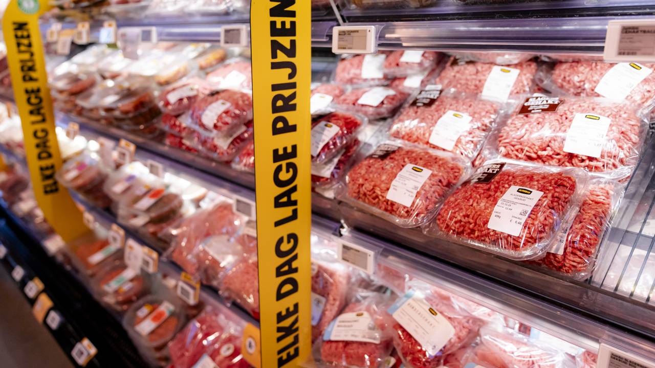 Vleesaanbiedingen terug bij Jumbo (foto: ANP).