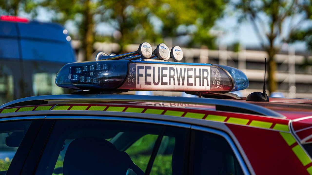 Onder meer de Duitse brandweer was vrijdagochtend vroeg al aanwezig in Eindhoven (foto: SQ Vision).