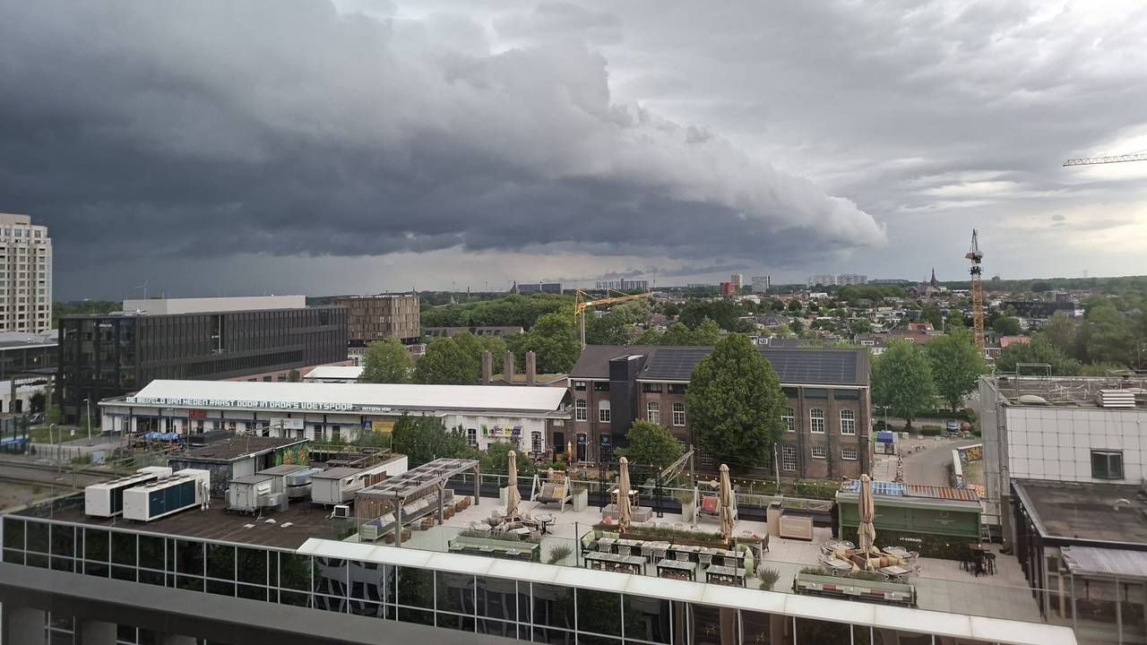 De wolken boven Tilburg (foto: Tais).
