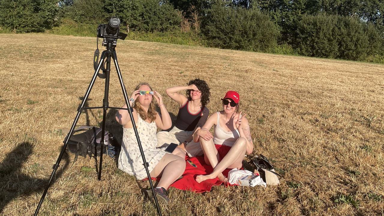 Juul kijkt in Vinkel (eigen foto)
