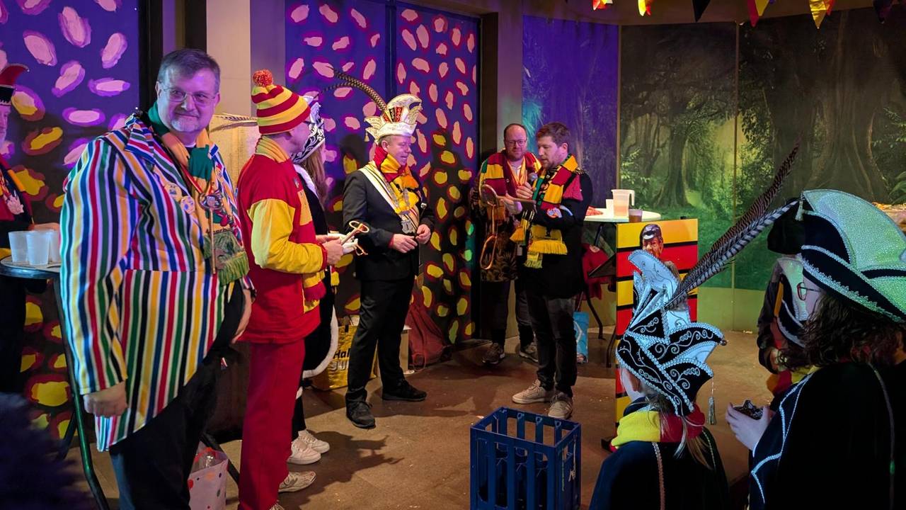 Sleuteloverdracht Theebuikenland (gemeente Loon op Zand)(foto: Omroep Brabant).