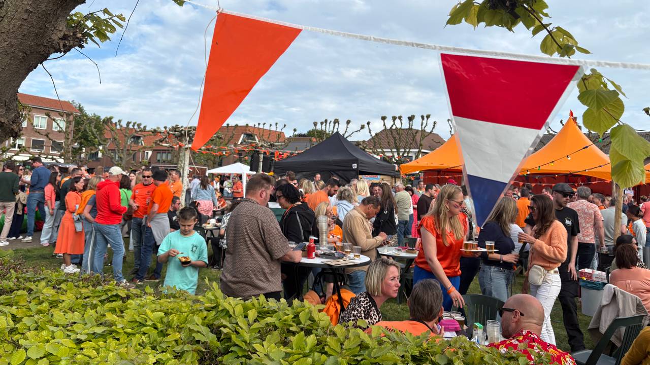 In Baarle-Nassau is het een drukke bedoeling (foto: Manon Snoeren / Omroep Brabant).