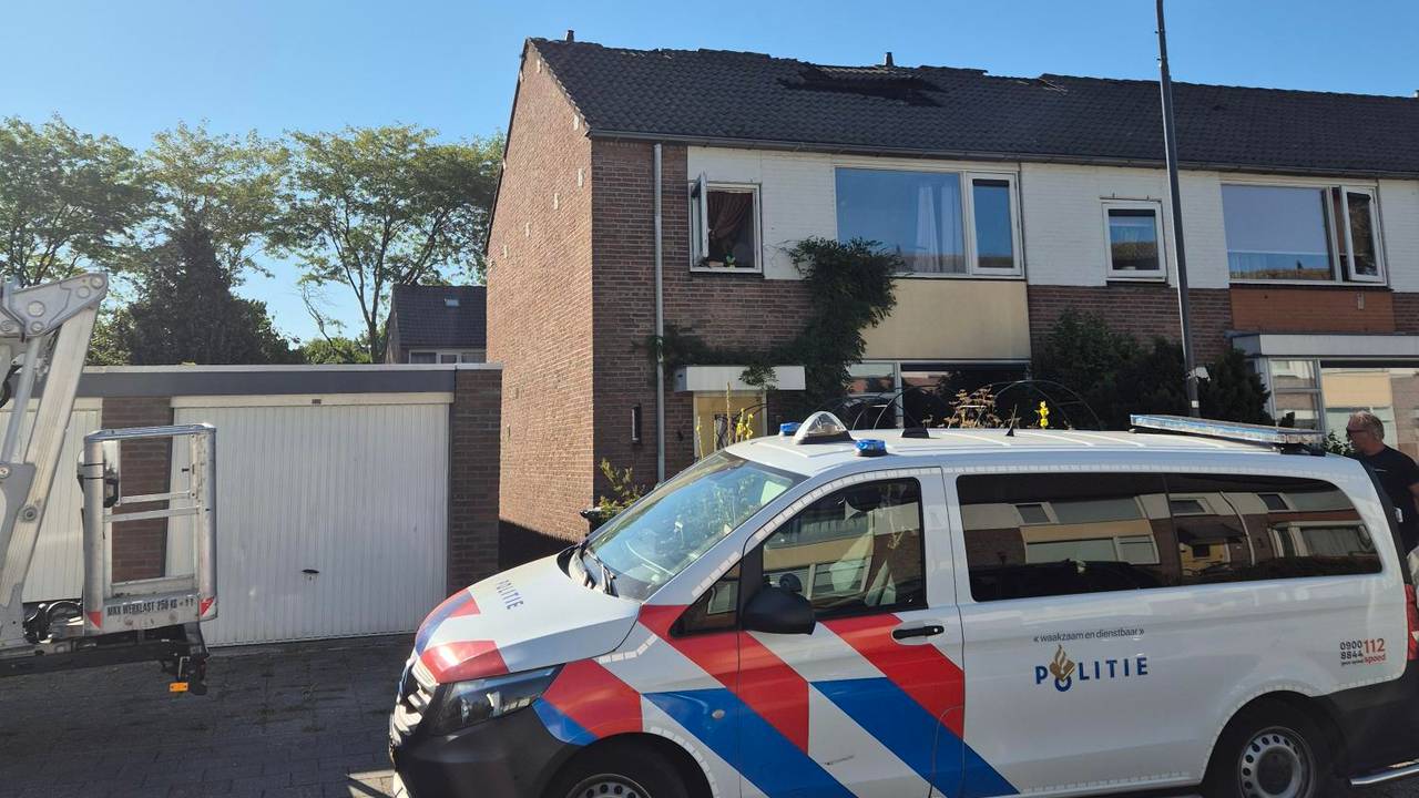 Huis onbewoonbaar na uitslaande brand, buren geëvacueerd: 'Heftig hoor'