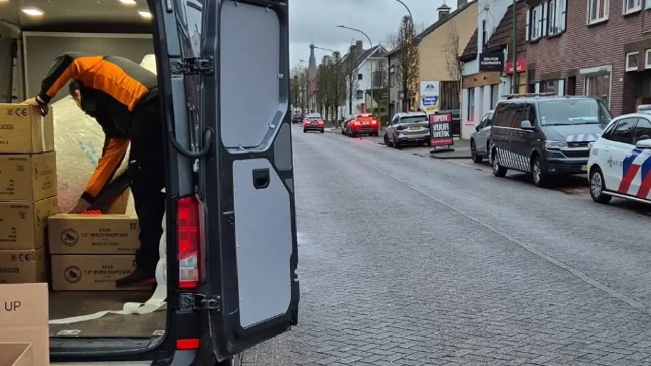 De politie hield in Baarle-Nassau een auto staande met 100 kilo vuurwerk (Foto: Instagram / Politie_Markdal.)