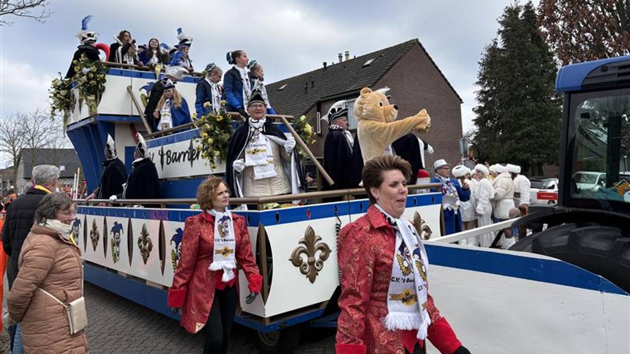 Het is koud in de optocht van Mierlo-Hout (foto: Jan Waalen).