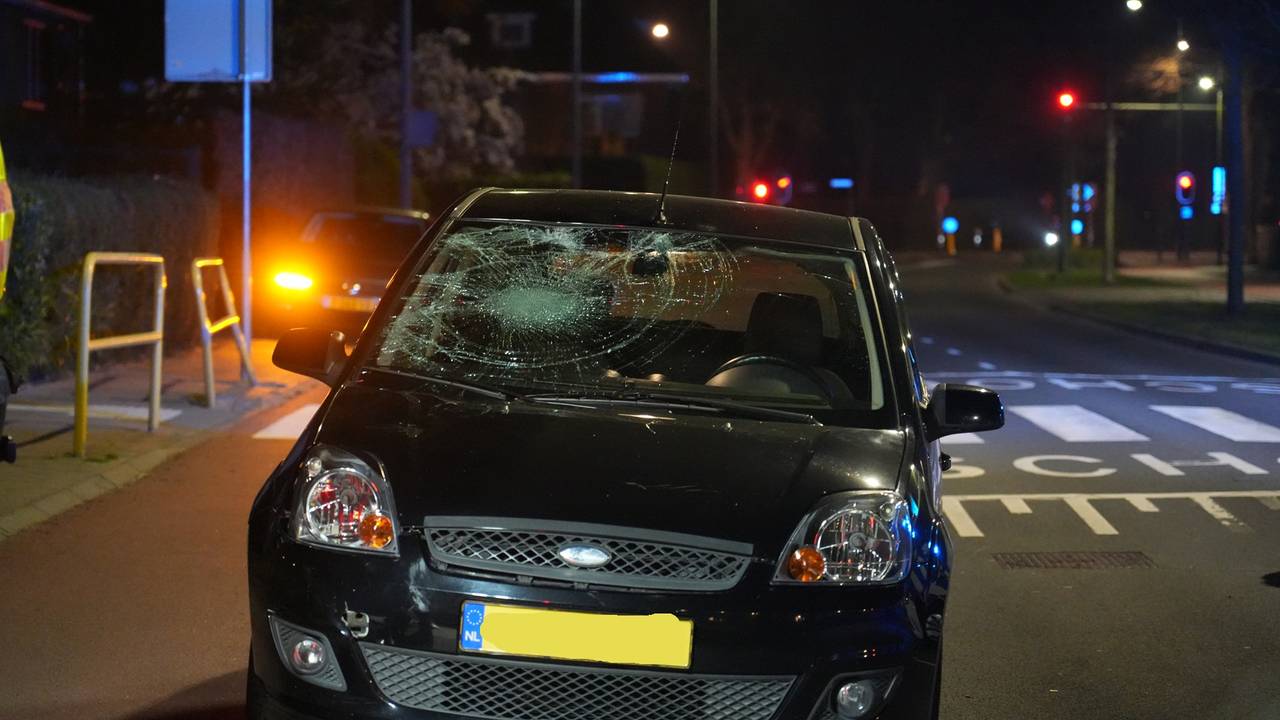 De auto na het ongeluk in Oosterhout (foto: Jeroen Stuve / Persbureau Heitink).