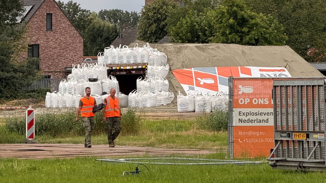 Twee bommen uit Tweede Wereldoorlog geruimd in Genderen (foto: gemeente Altena).