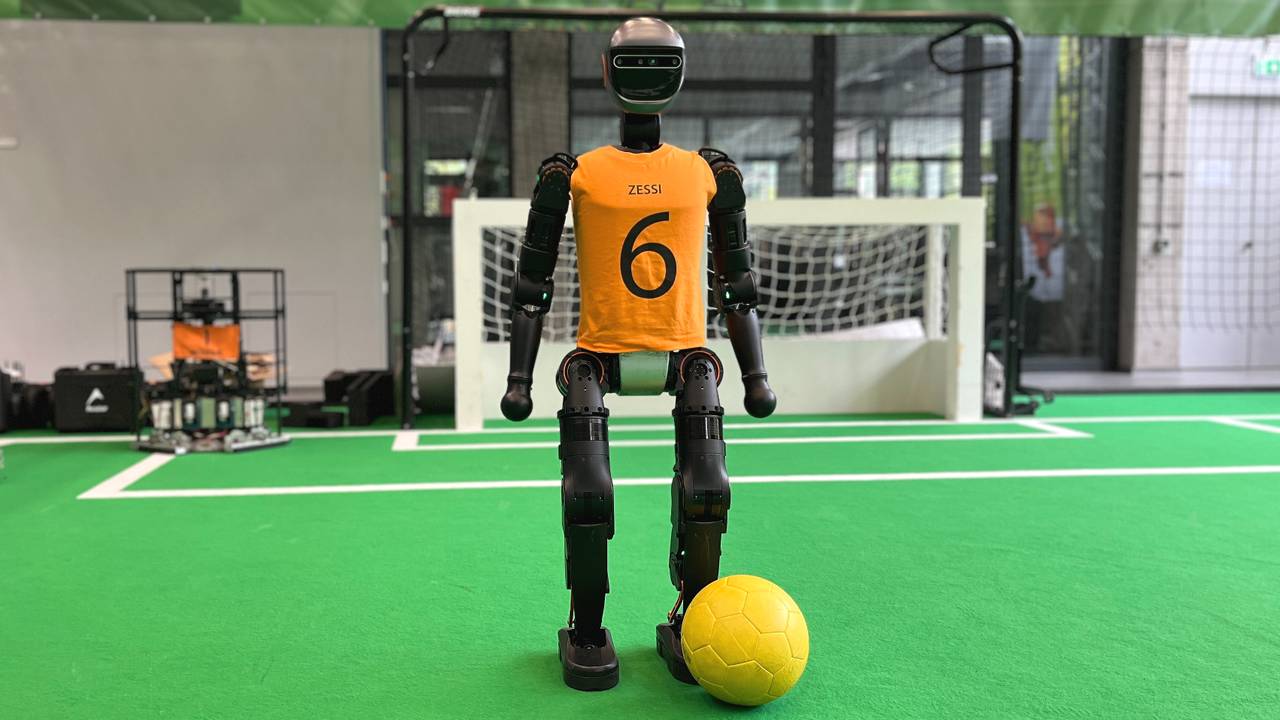 'Zessi' scoort nog niet zo goed als Messi: 'Eerst oefenen tegen amateurs'