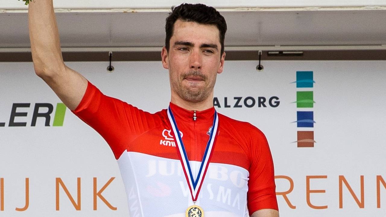 Timo Roosen kersvers Nederlands kampioen wielrennen