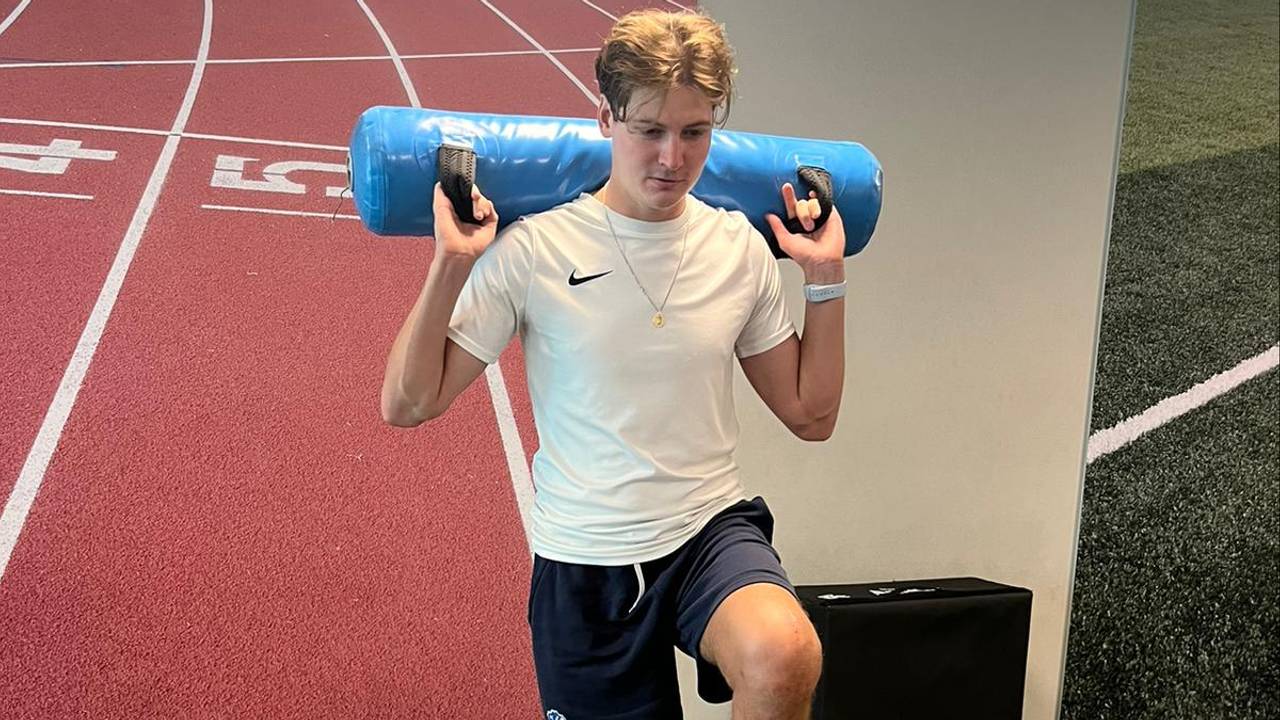 Maarten Peijnenburg aan het revalideren.