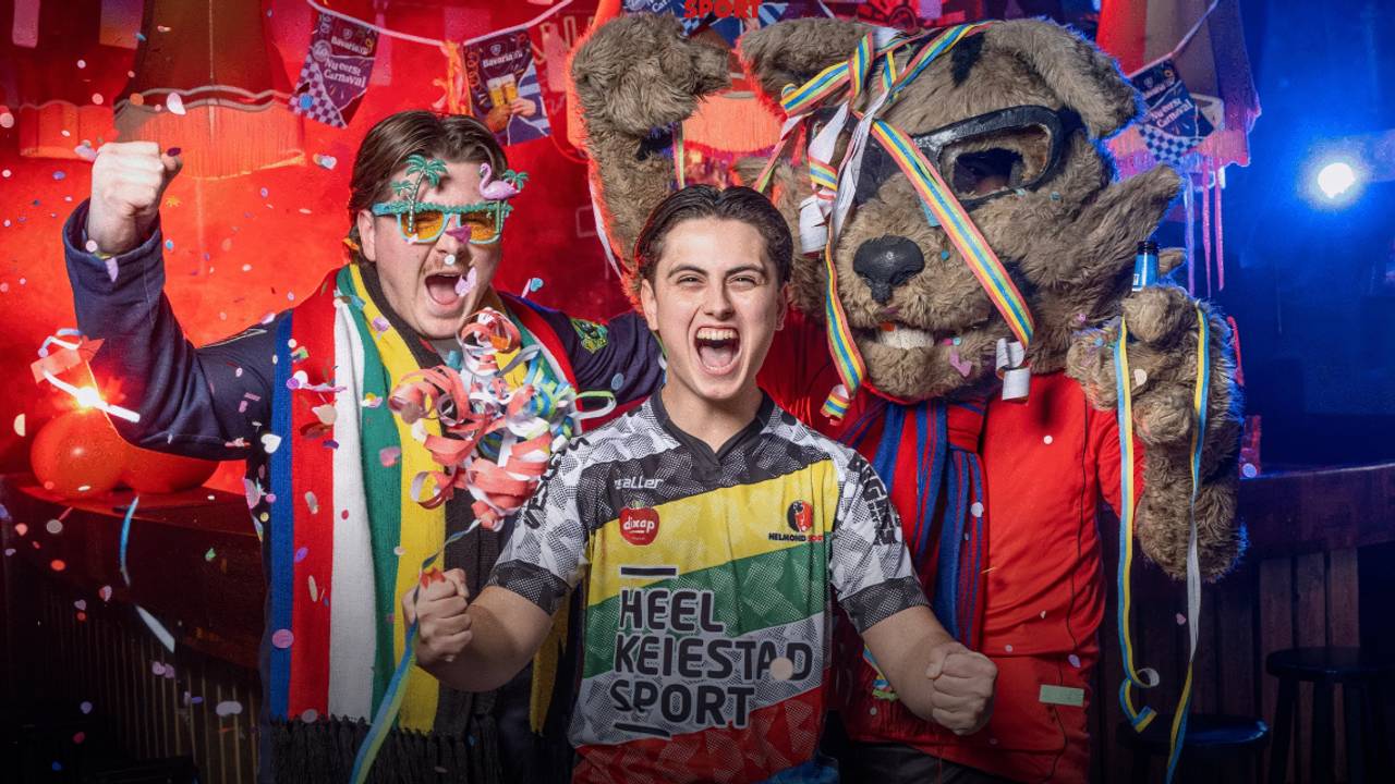 Het carnavaleske tenue (Foto: Helmond Sport).