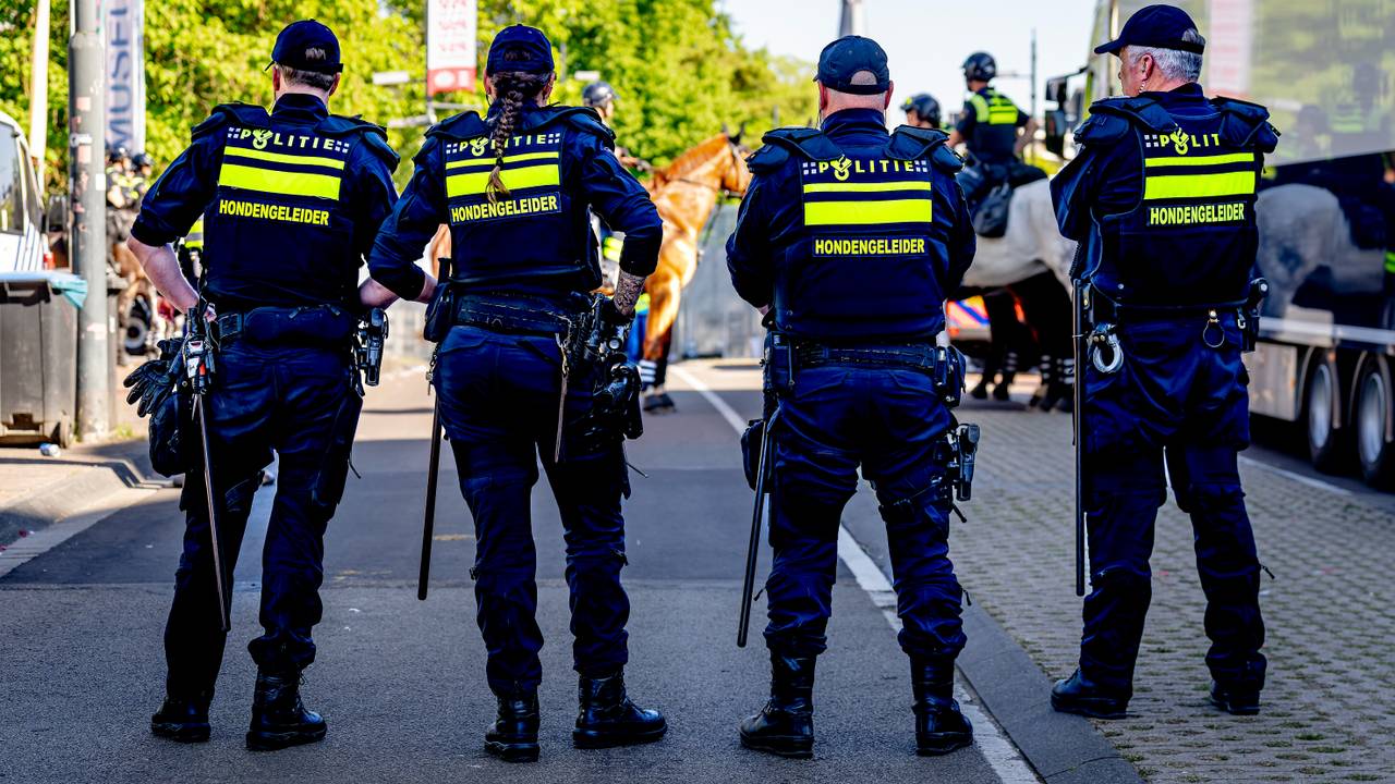 Agenten bij de huldiging van PSV maandag (foto: Eye4Images).