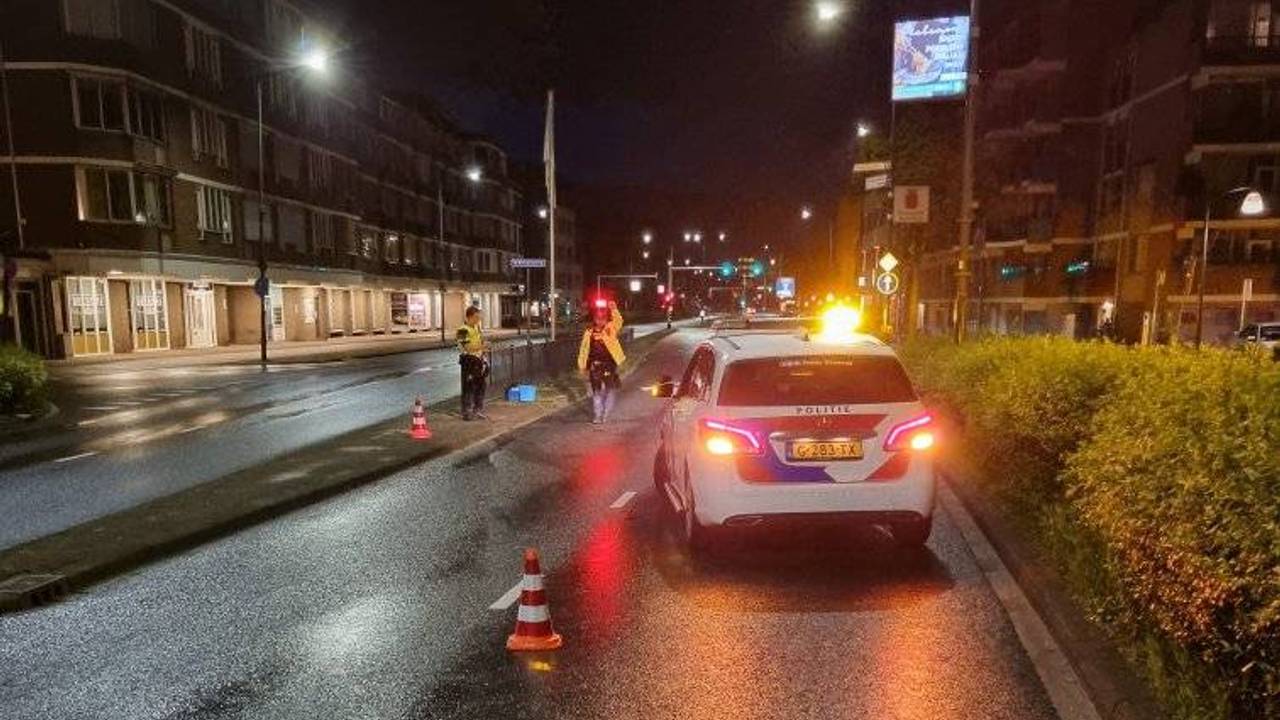 Politiecontrole op de Kasteel-Traverse in Helmond (foto: Facebook politie Helmond).