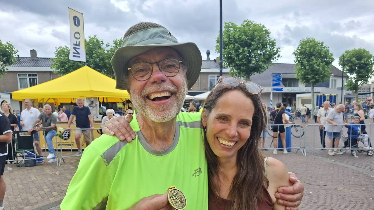 Adri en Mirjam Platje na de finish van de Kennedymars Someren (foto: Leon Voskamp).
