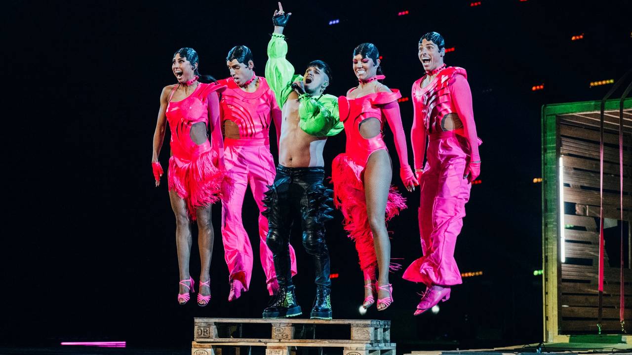 Jesse (uiterst rechts) is één van de vier dansers bij de Finse bijdrage op het Eurovisie Songfestival (foto: EBU/ Sarah Louise Bennett)