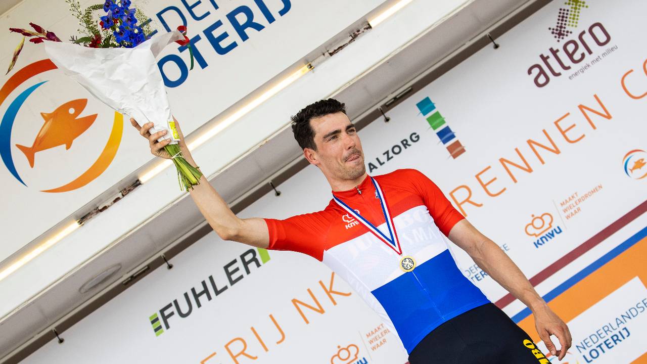 Timo Roosen met zijn nieuwe tricot (Foto: ANP).