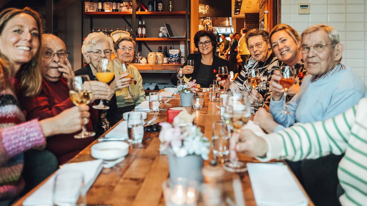 Een etentje van Stichting Met het hart Geertruidenberg (foto: Joeri van den Kieboom)