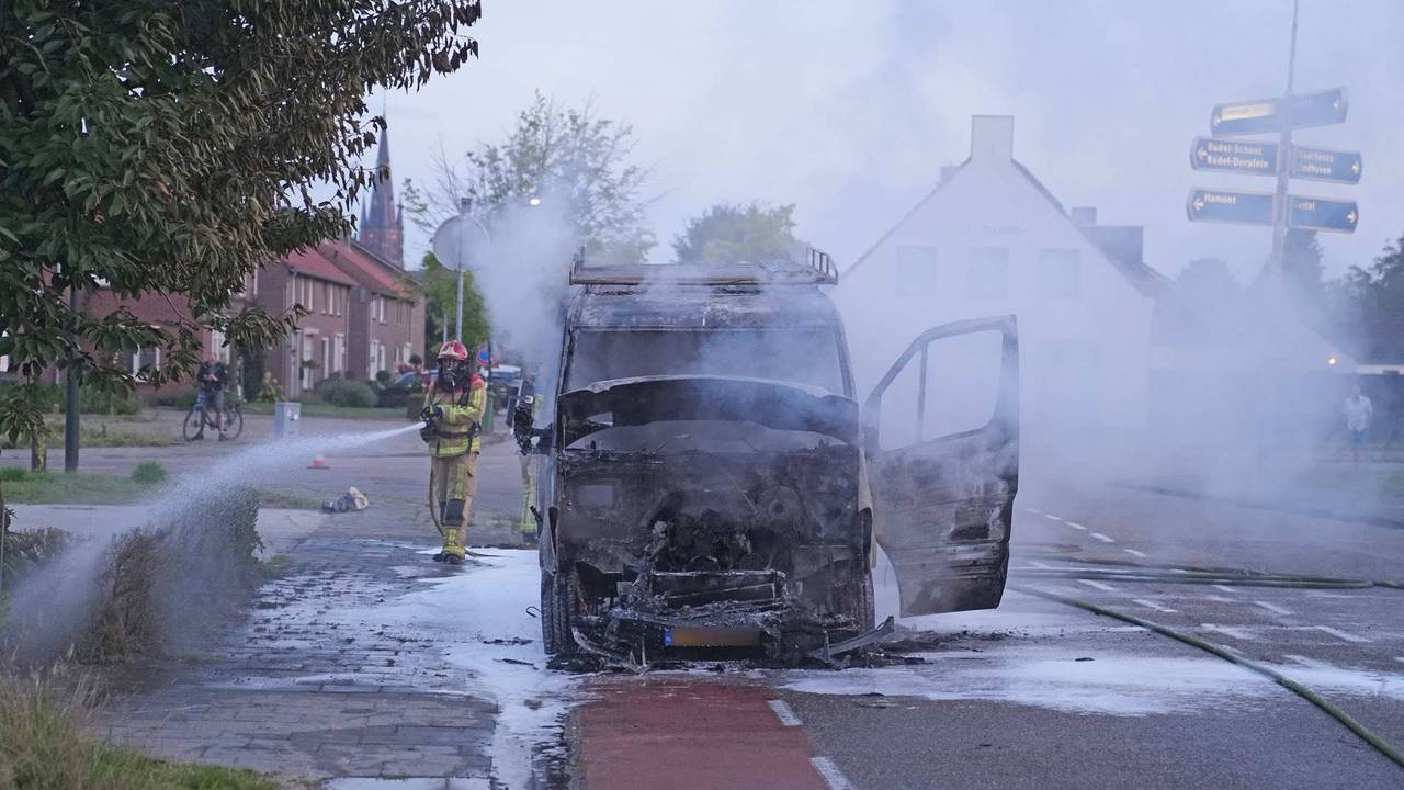 Un conducteur sauve des chèvres après que sa camionnette ait pris feu