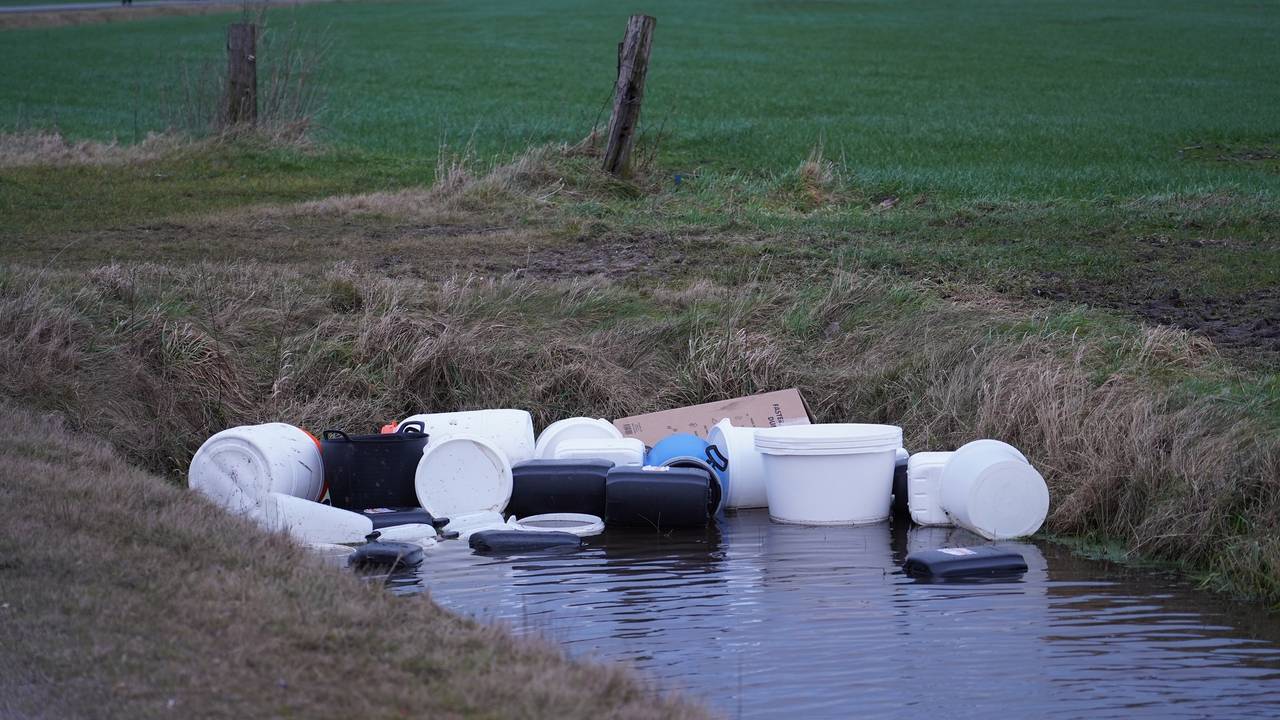 Een deel van de gedumpte drugstroep in Dorst (foto: Jeroen Stuve/SQ Vision).