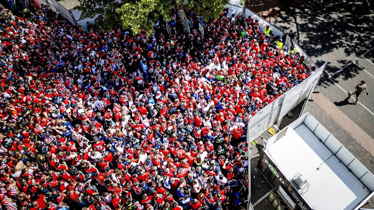 De drukte in het zogenoemde wachtvak (foto: Marcel van Dorst/Eye4Images).