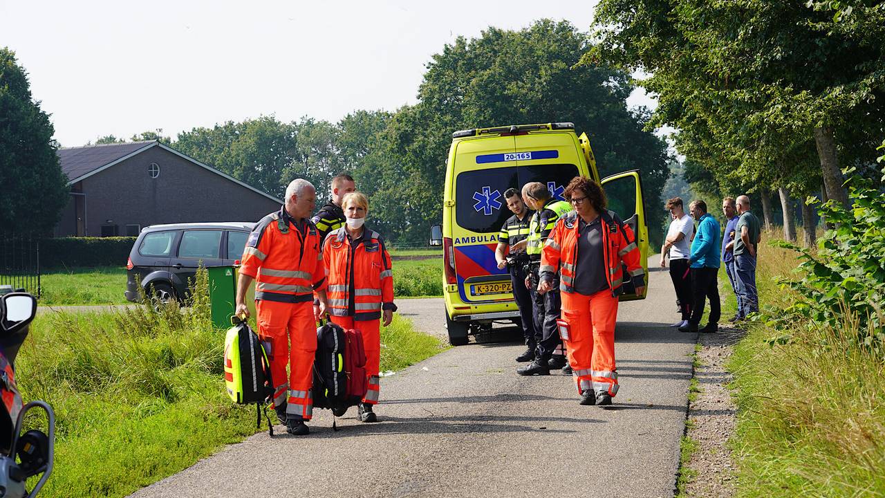Fietser zwaargewond na aanrijding in Sprundel.