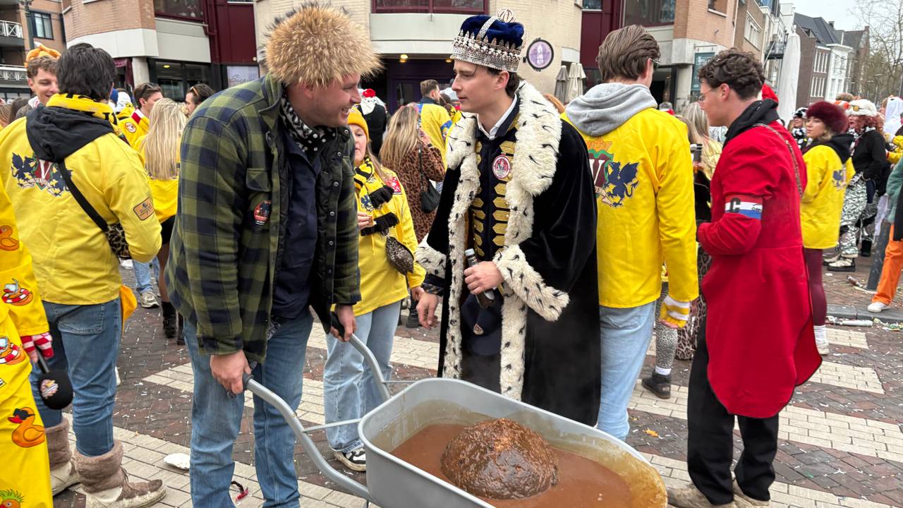 Teuns carnavalsgehaktbal van 28 kilo gaat er in Kuussegat in als koek