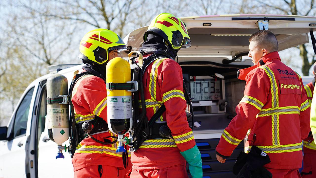 Een aantal van de ingezette medewerkers van ProRail (foto: Jeroen Stuve/Persbureau Heitink).