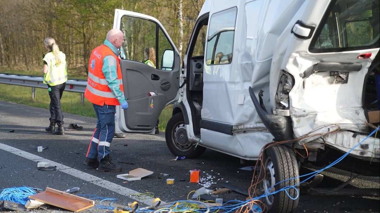 Ravage op A2 na ongeluk met drie autos, weg is weer vrij.
