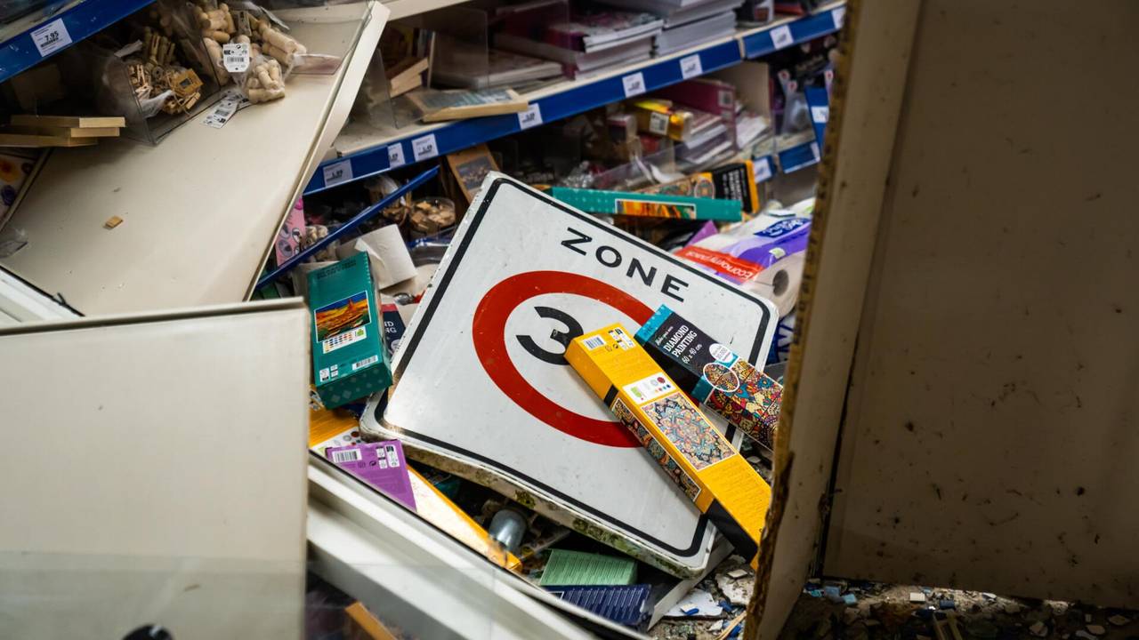 De bestuurder van de gecrashte auto zou onder invloed zijn geweest (foto: Dave Hendriks/SQ Vision).