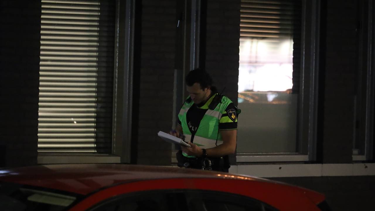 De politie onderzoekt de overval aan de Margrietstraat in Uden (foto: Kevin Kanters/SQ Vision).