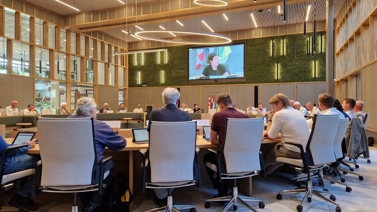 Tijdens de commissievergadering van de gemeente Maashorst (foto: Tom Berkers).
