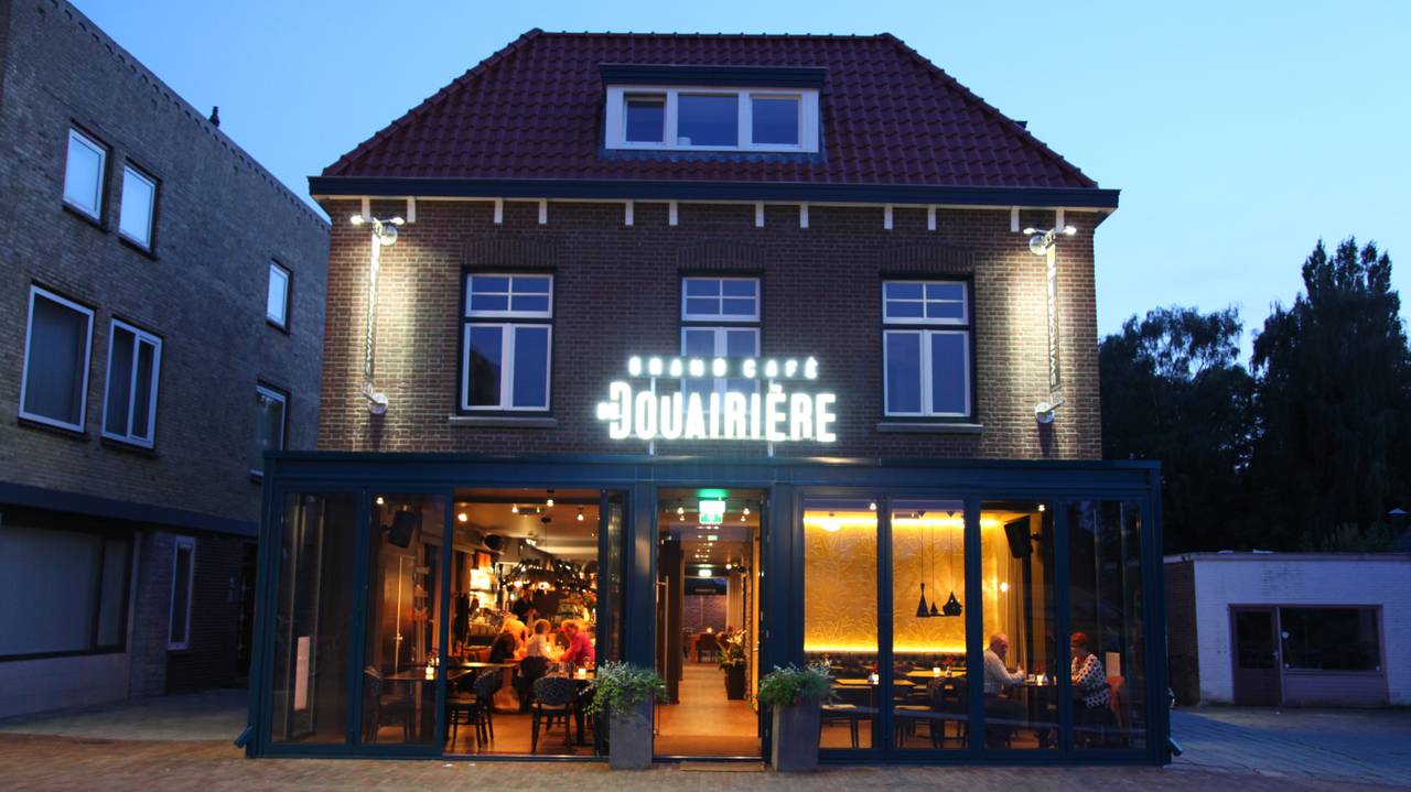 Het pand Steenstraat 156 waar in de oorlog joden woonden en waar nu grand café De Douairière is gevestigd (foto: Nikki Ronnes).