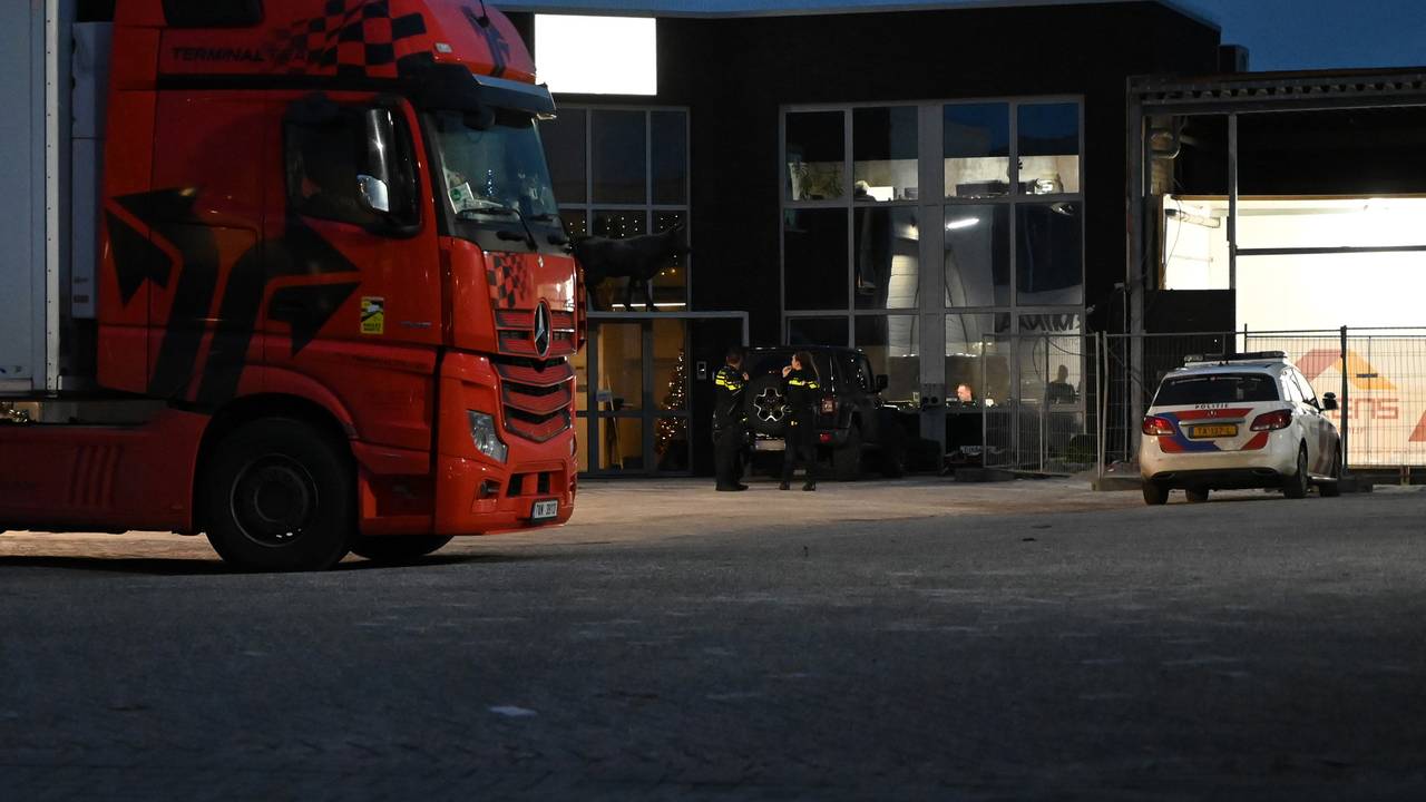 Details over wat er is gebeurd aan de Schotsbossenstraat in Roosendaal zijn niet bekendgemaakt (foto: Perry Roovers/SQ Vision).