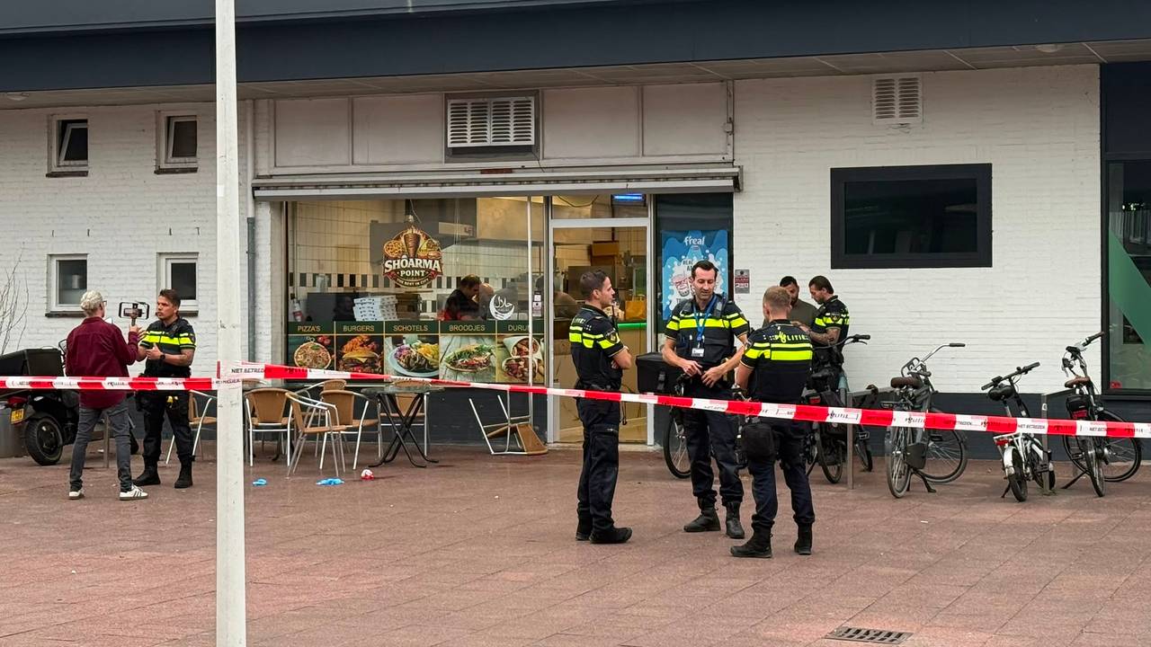 Ruzie om eten: man valt met knuppel mensen aan in shoarmatent