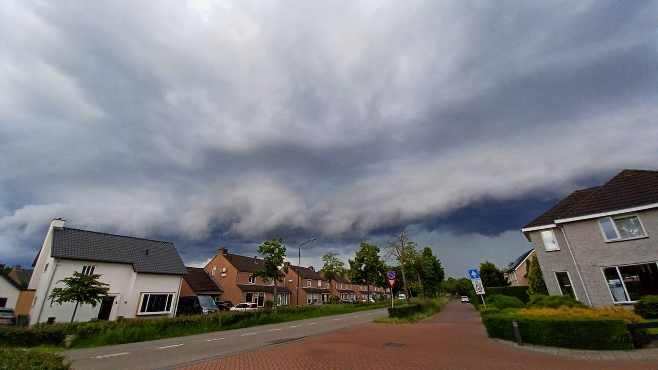 Een shelfcloud boven Schijndel (foto: Daniël Spierings)