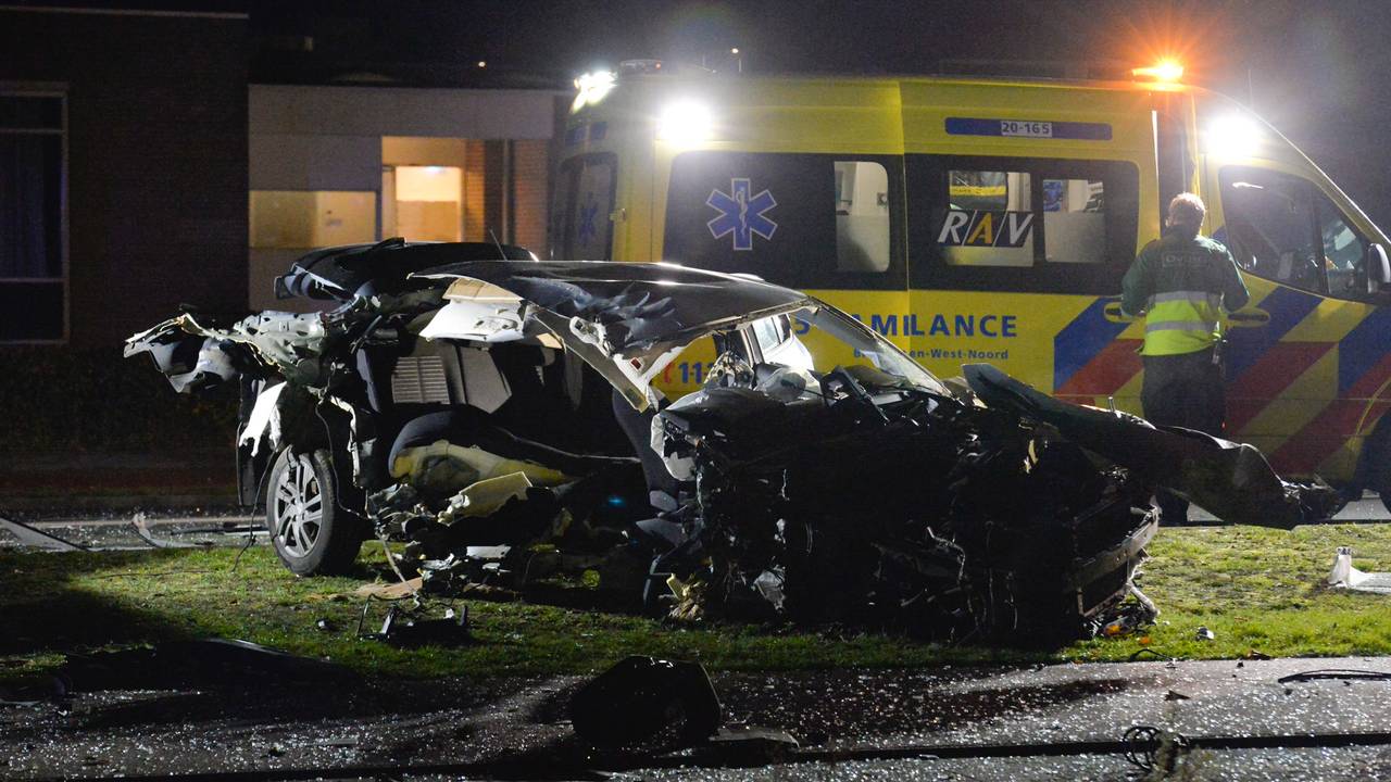 Bijrijder uit auto geslingerd bij dodelijk ongeval in Breda.