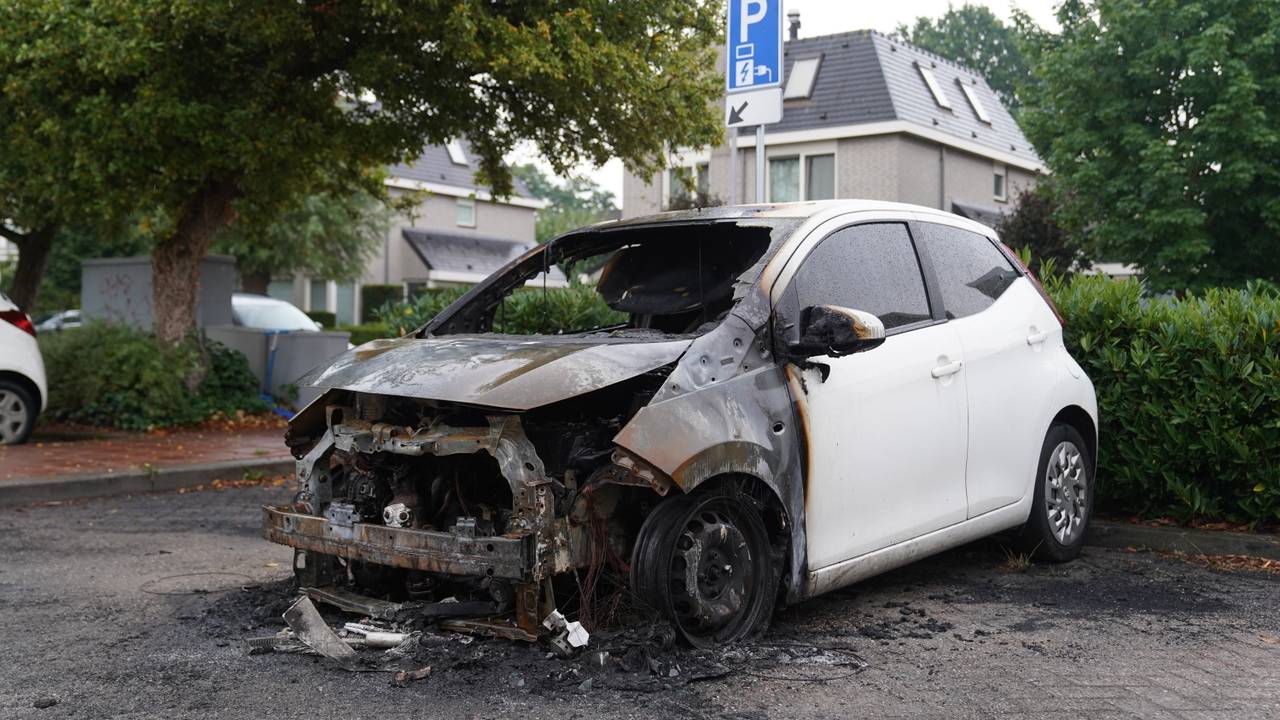 Auto uitgebrand in Rosmalen