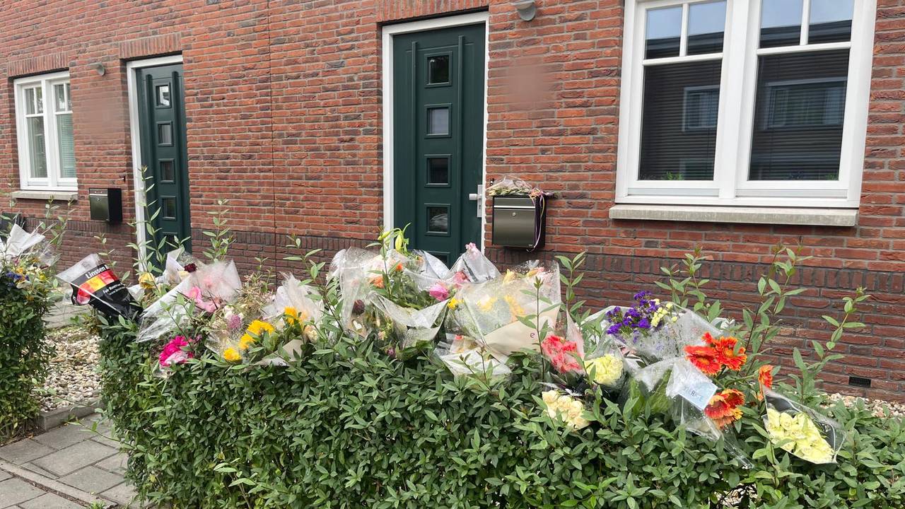 De bloemenzee voor het huis van Jessica en haar dochters.