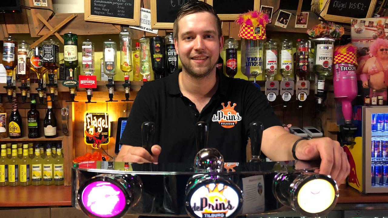 Rick Broers, eigenaar van feestcafé De Prins in Tilburg (Foto: Imke van de Laar).